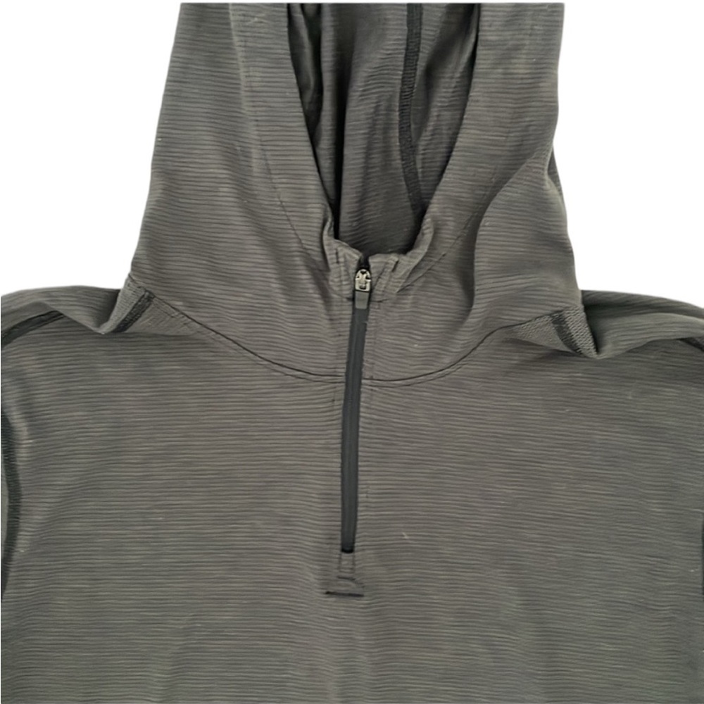 Under Armour HeatGear Tee - Picture 3 of 10